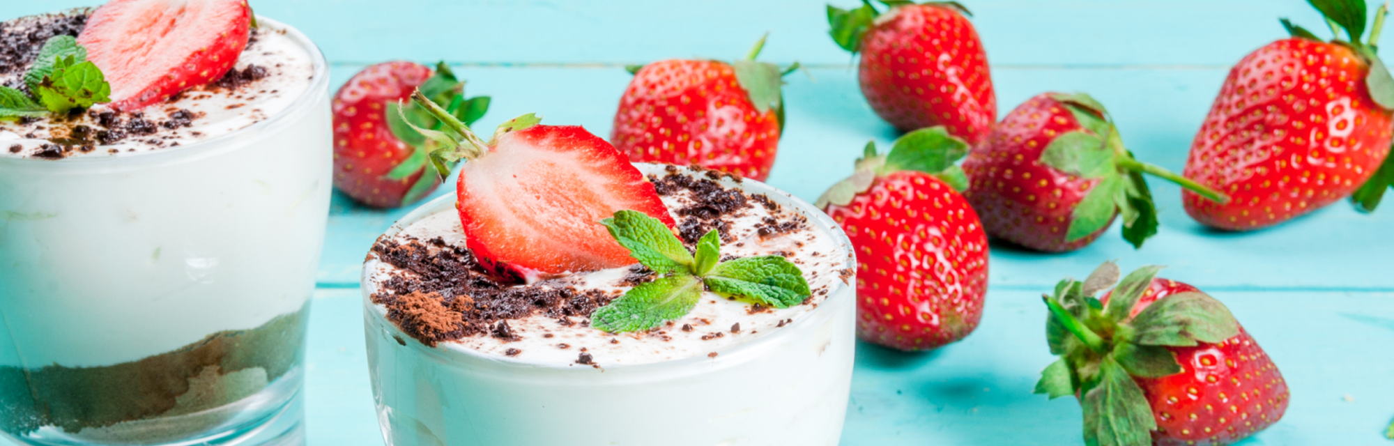 Strawberry and custard cream pots