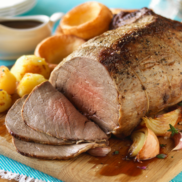 Roast beef with potatoes and green beans