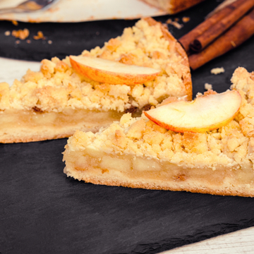 Apple crumble with cinnamon